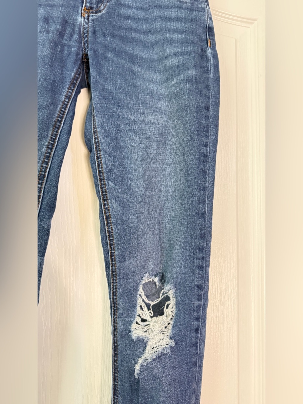 Prosperity Distressed Skinny Jeans Raw Hem Stretch Denim Light Wash Size 26 - Picture 6 of 7